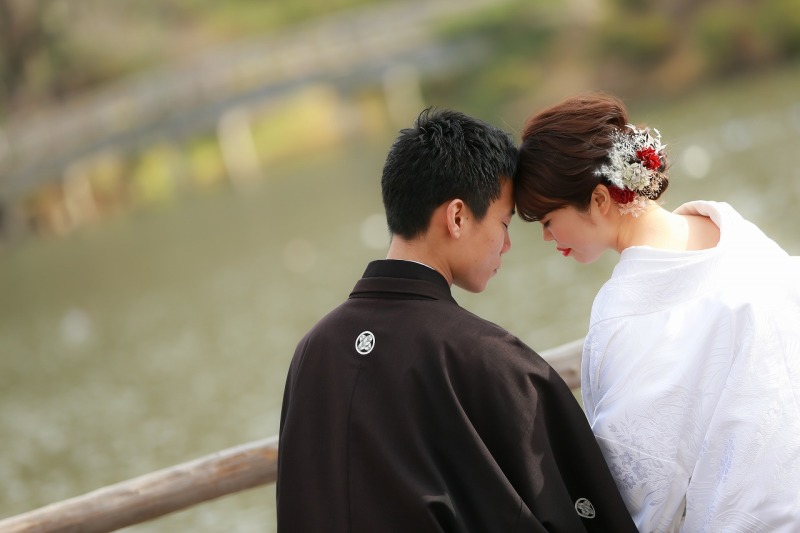 おでこを合わせて