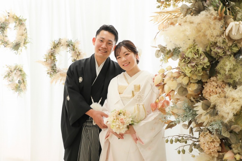 ブーケや撮影小物もシーンに合わせて