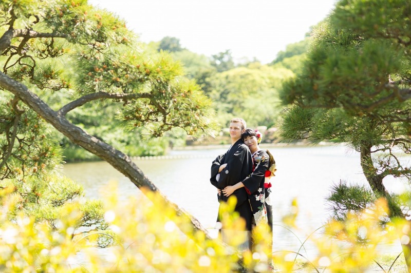 後ろから彼のことを