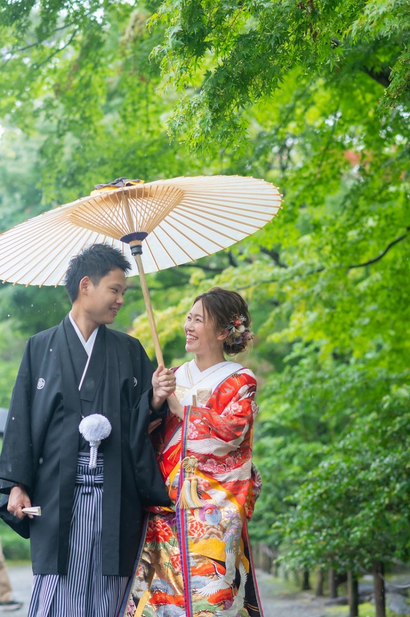 小雨の降る中