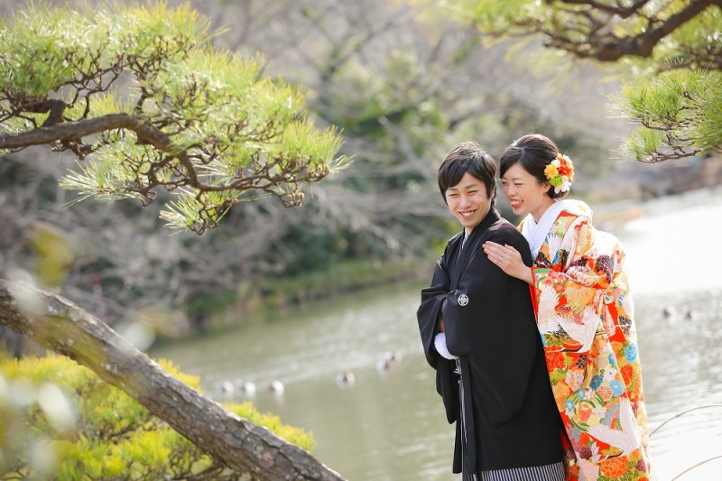 後ろから囁く感じ