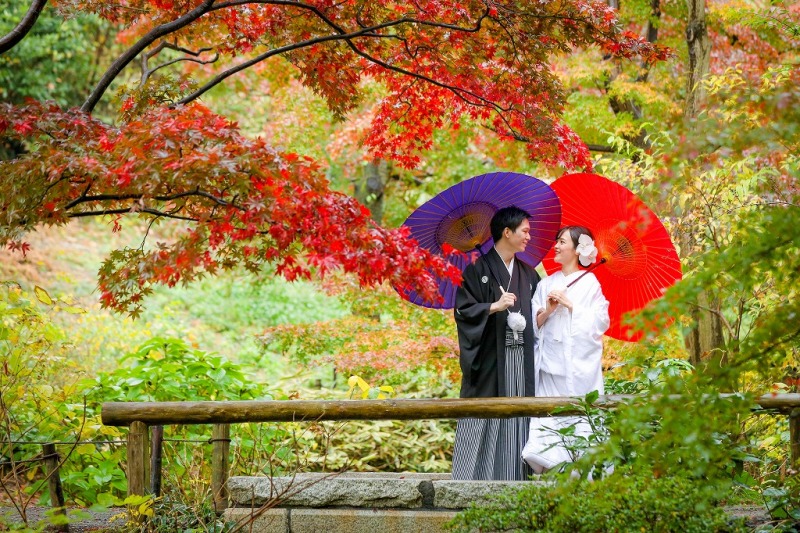 石橋で紅葉と一緒に