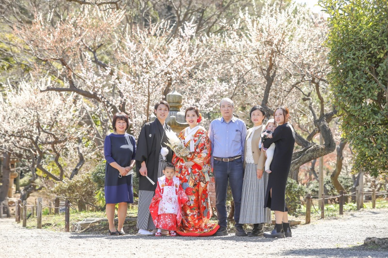 ご家族との記念撮影ももちろん梅を背景にして！！