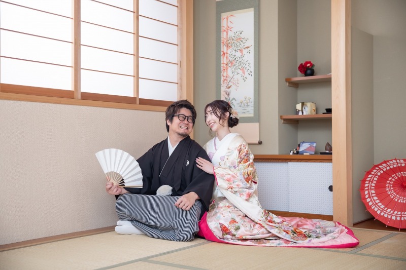 和室で二人仲良く