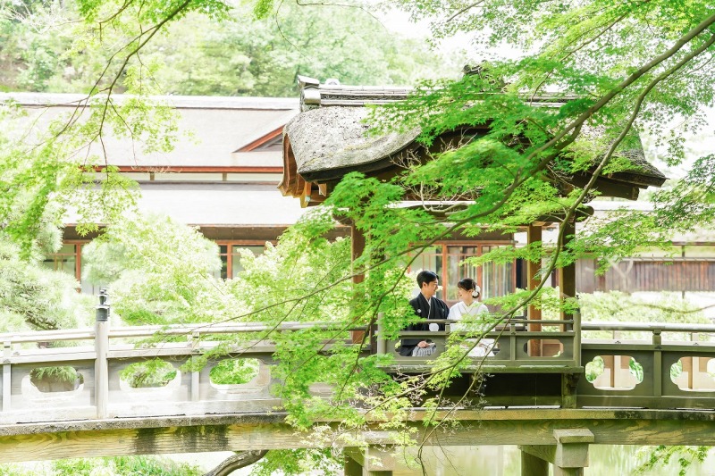 橋の上の小屋で一休み