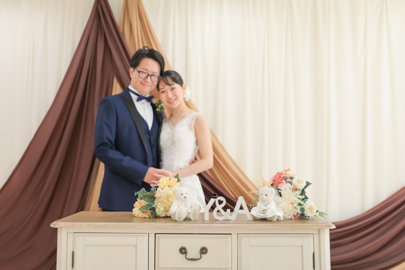 イニシャルオブジェとぬいぐるみと一緒に