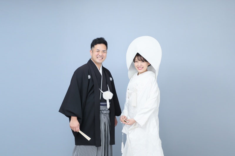 白無垢で洋髪綿帽子