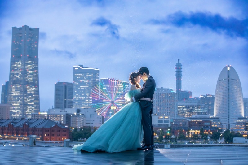 みなとみらいを背景に