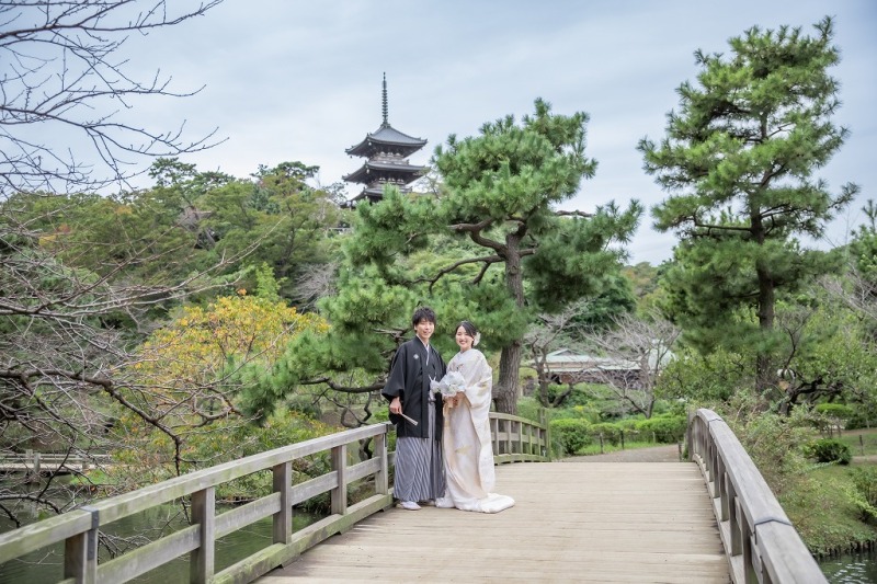 大きな橋の上で