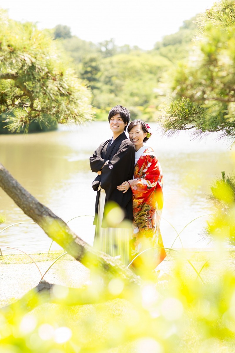 うしろからハグ