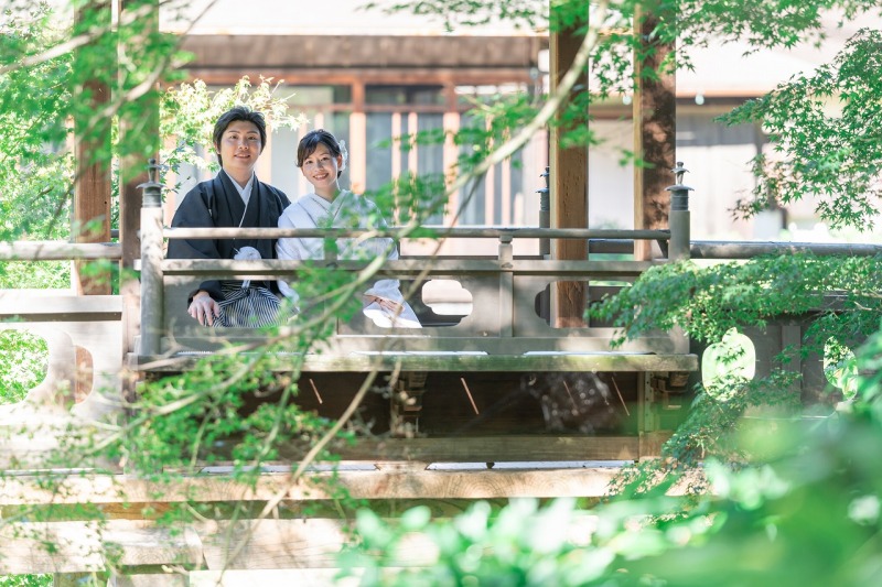 橋の上のベンチで