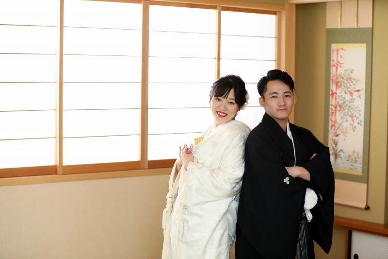 背中を合わせて