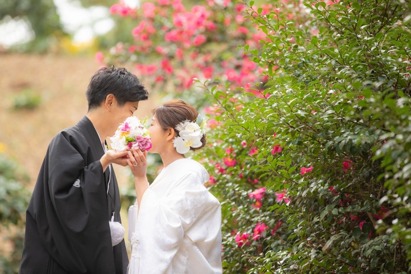 山茶花の花の前で♡
