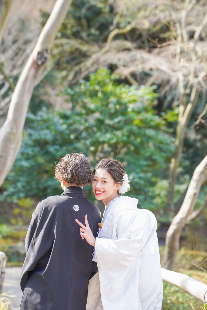 隠れてピース♪