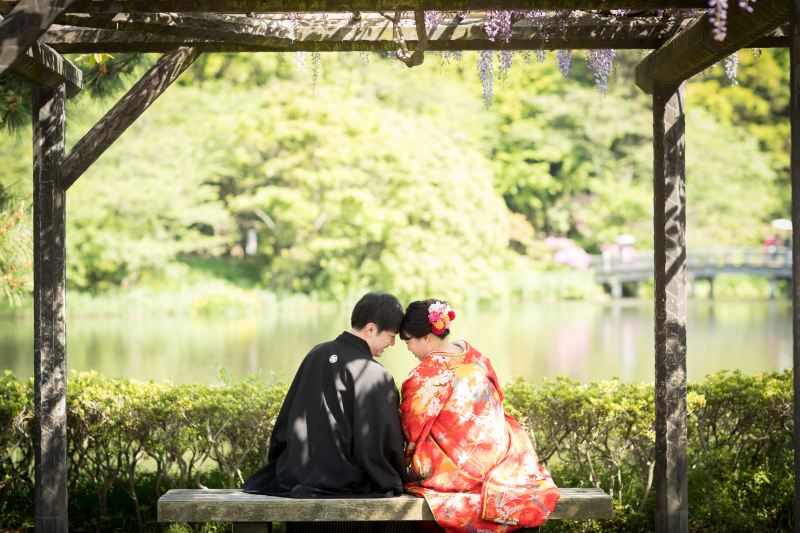 ベンチに座って