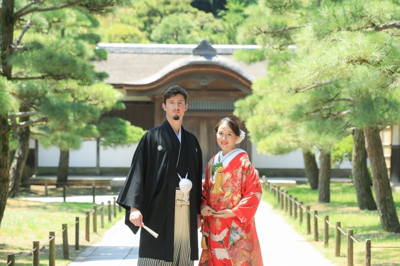 御門の先に続く石畳