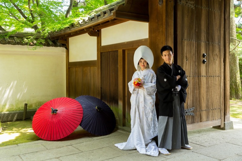 白無垢 番傘を添えて