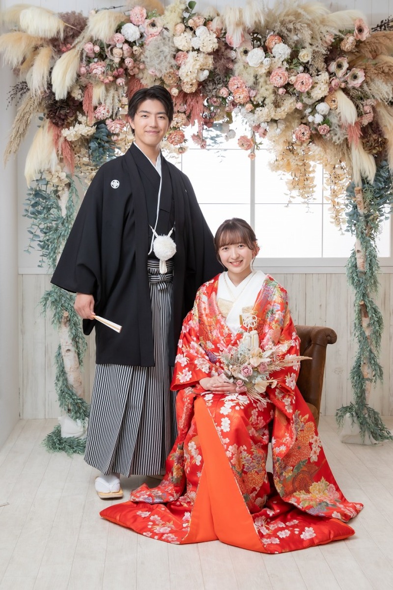 お花の前でかっちりめショット