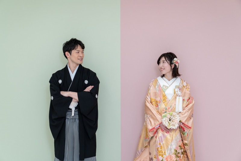 二色の壁で見つめ合って