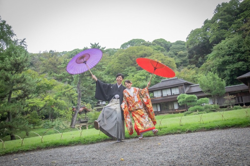 番傘を振り上げて