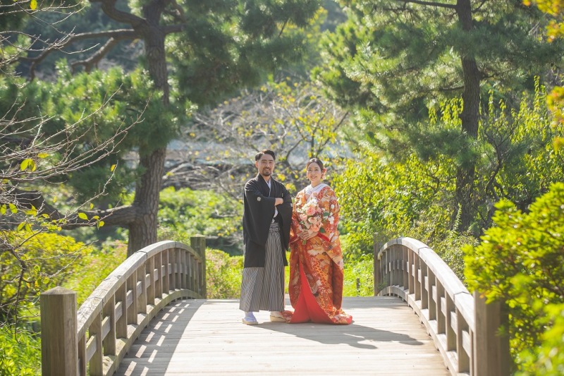 緑あふれる橋の上で