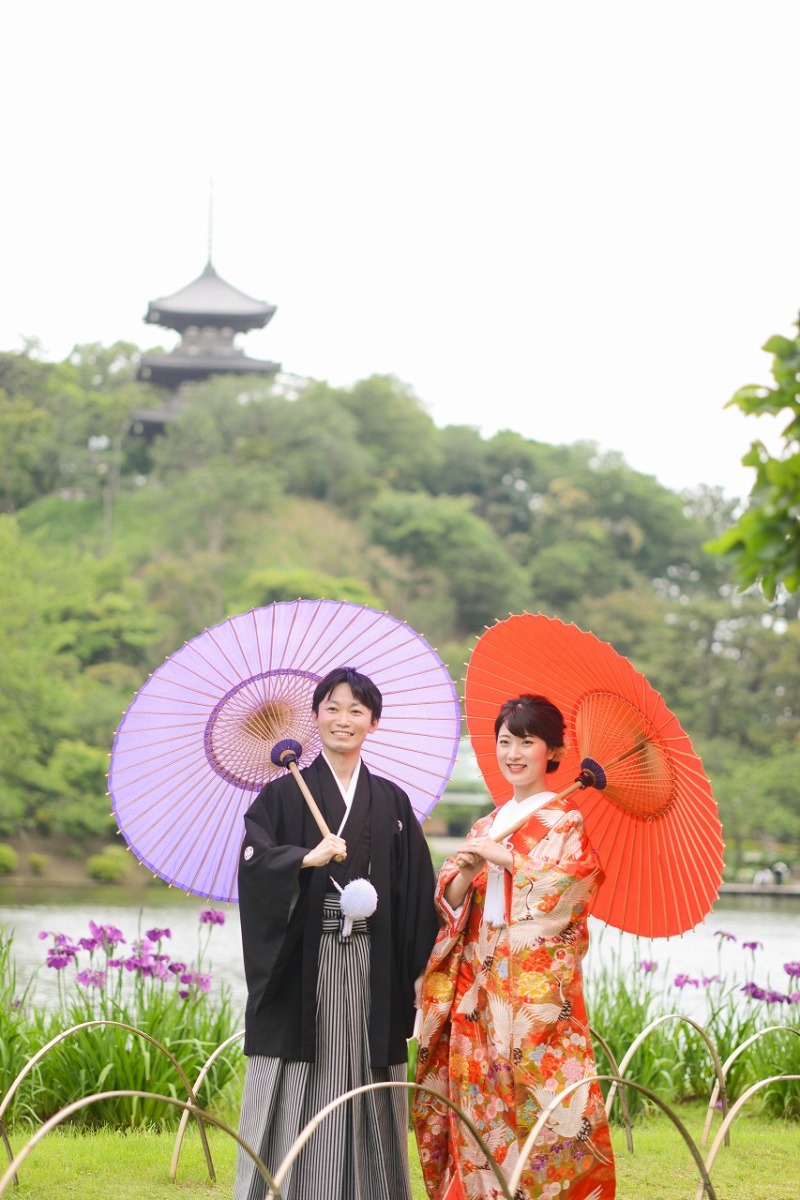 三重塔をバックに