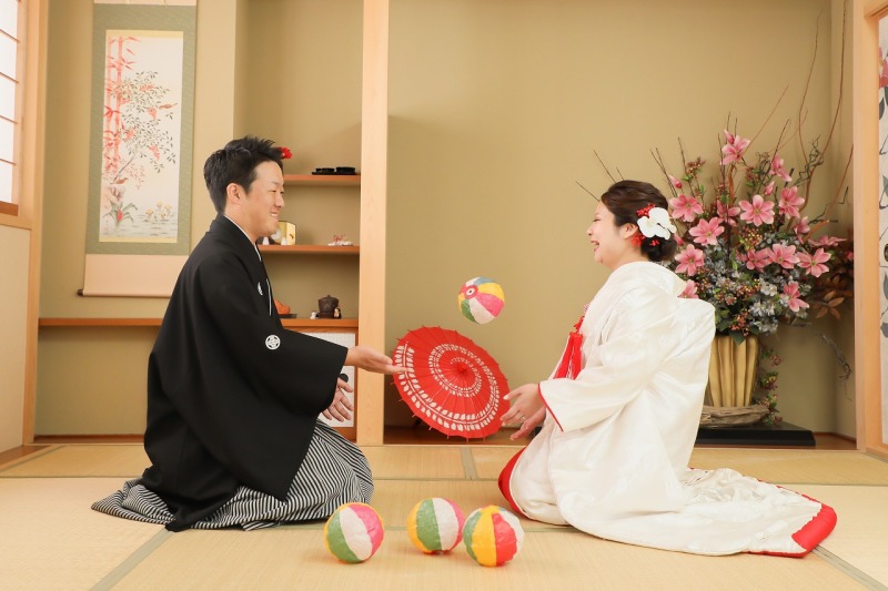 お座敷で、紙風船で遊んでみました!!