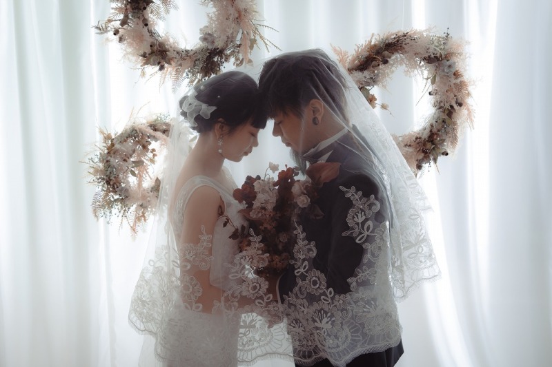 ベールに包まれて