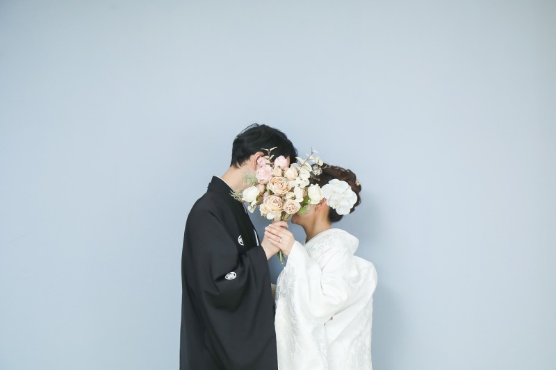 ブーケで隠して