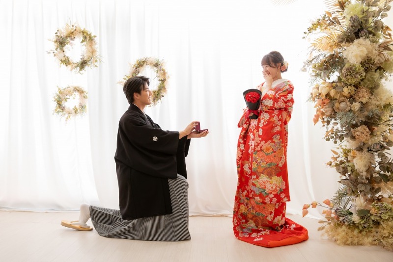 真っ赤なバラといつしょに