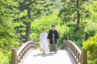 横浜三渓園の太鼓橋撮影、定番の撮影スポットですが、和装撮影は大好きで華雅苑創業時から様々なロケーション先、神社や庭園で撮影しました。