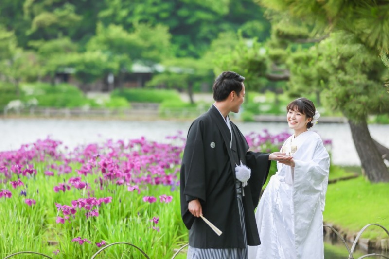 季節のお花が咲いている期間は、それぞれ2週間程度でピークは1週間ほどです。季節のお花は撮影した季節を表現してくれて、更にお二人を引き立たせます！季節の花々を必ず逃さないように注意してます！！