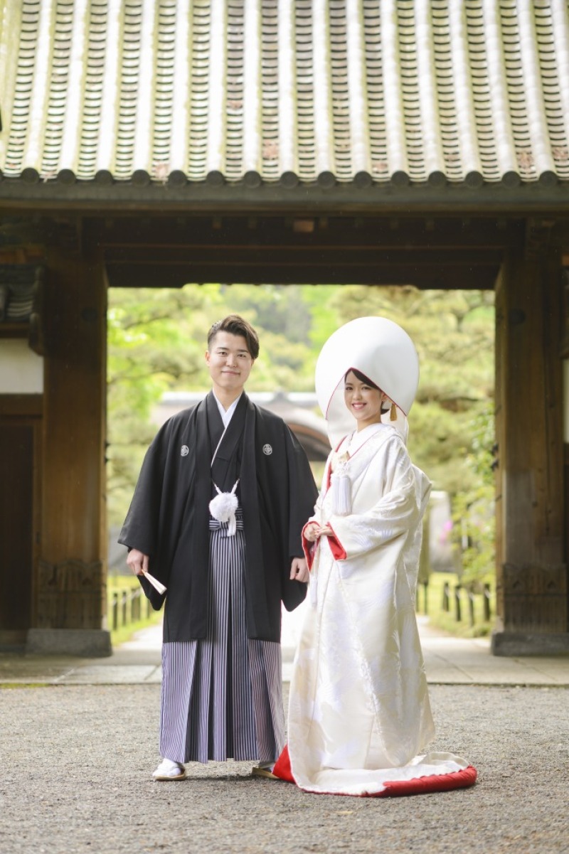 三渓園の御門で