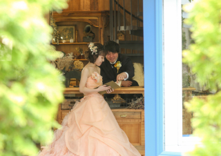 カラードレスもウエディングドレスも！