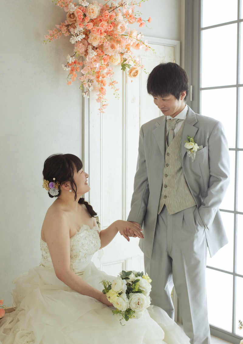 手を取り合って…