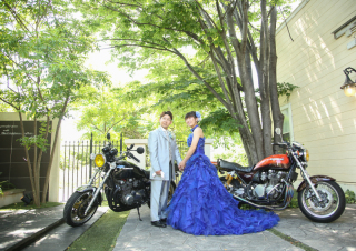 車やバイクと一緒に撮影