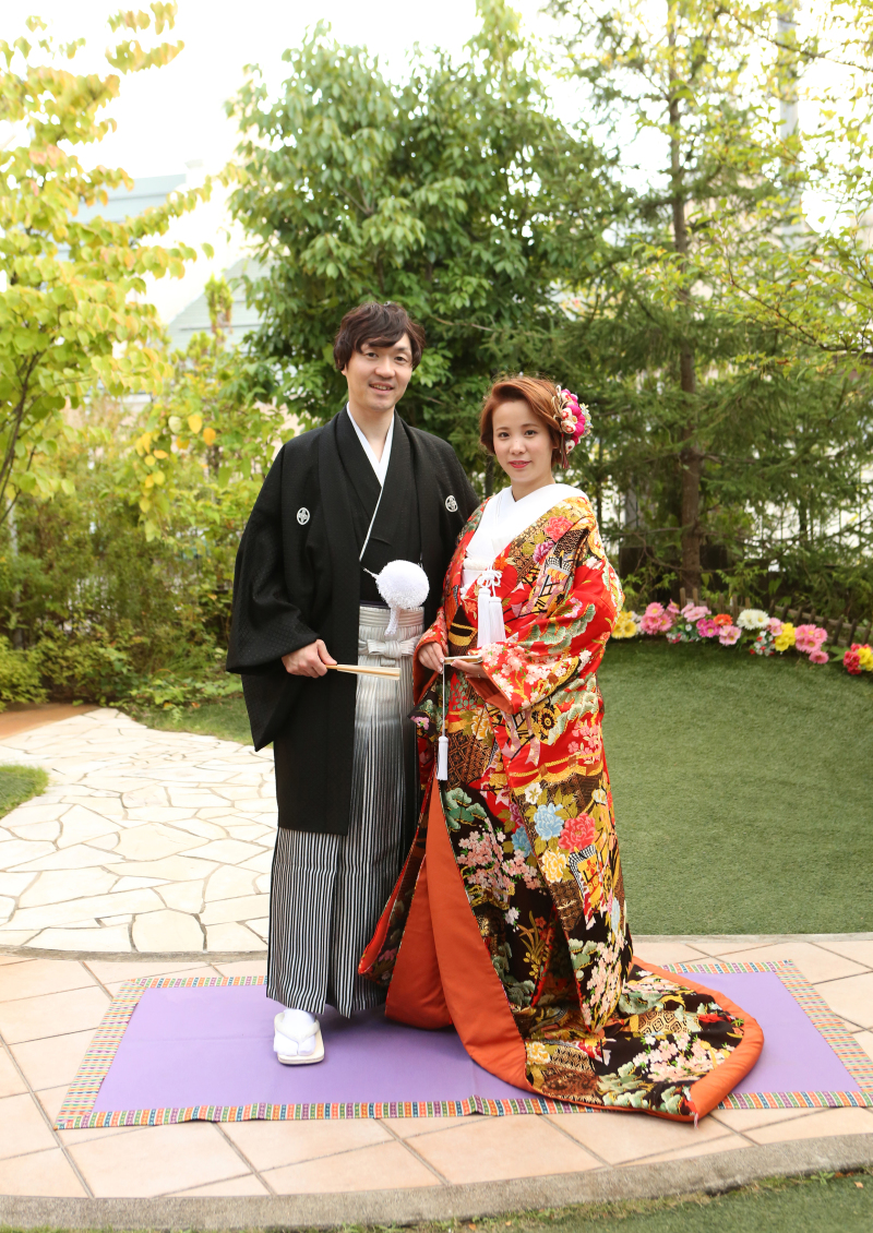 清楚に和装のポーズを決めて・・・