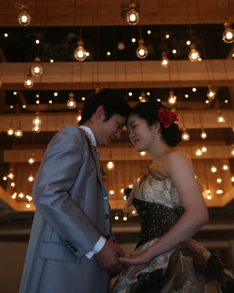 パーティー会場×カラードレス