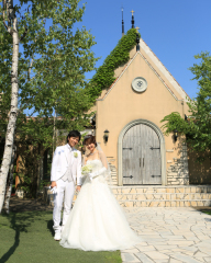 夏の青空がお二人の幸せをひきたてます♪