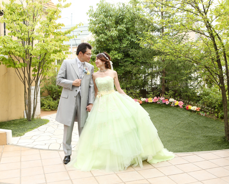 ドレスに合わせてカチュームのリボンもアイボリーに