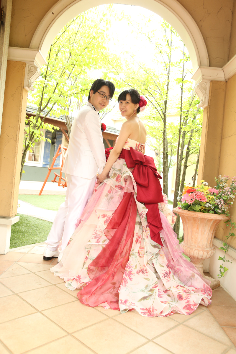 大きなリボンのカラードレス