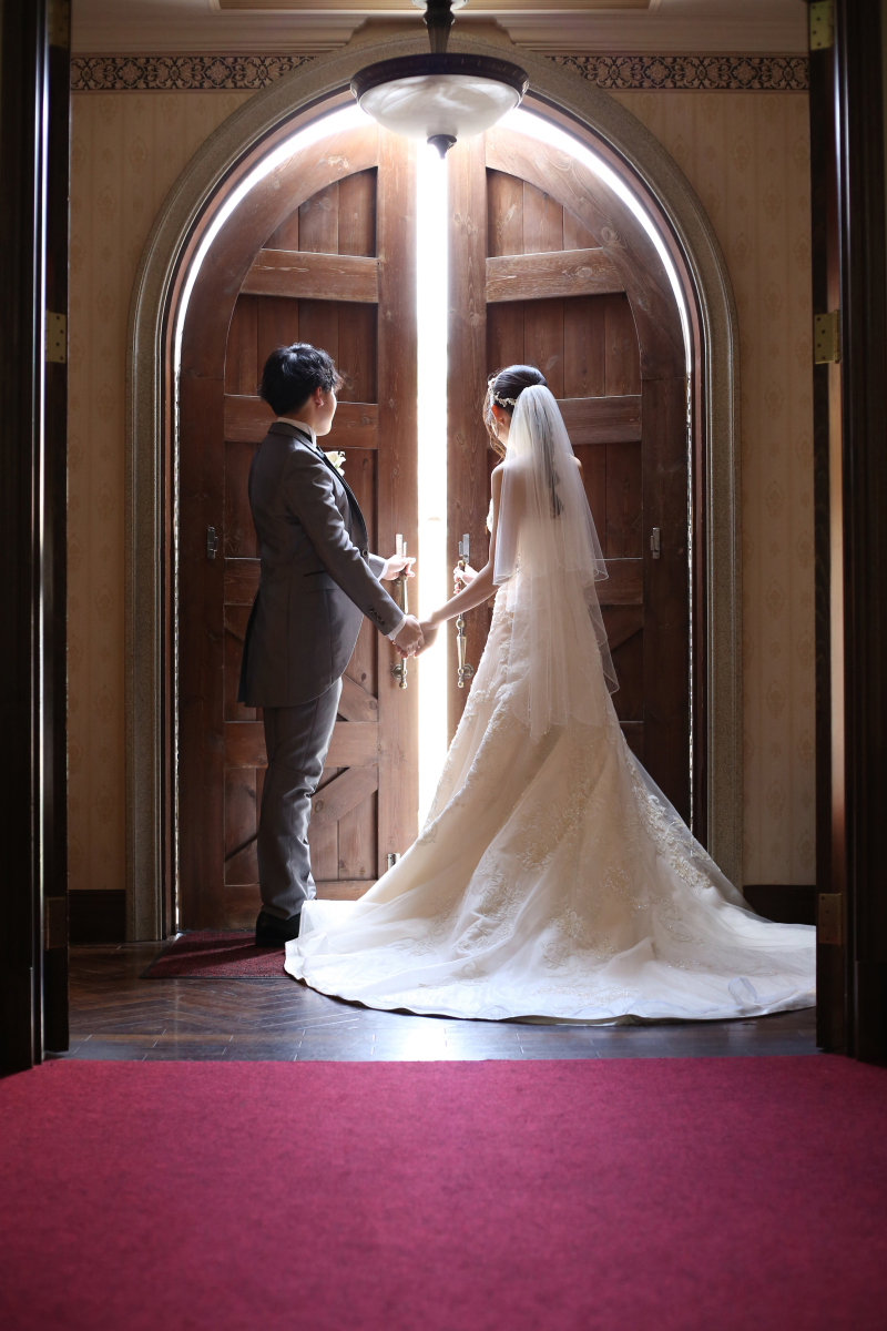 チャペルの入り口で