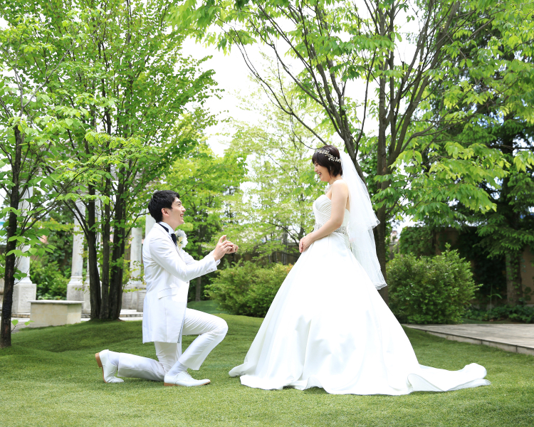 データ早期仕上げ◆洋装1着スタジオ・ロケ―ション撮影プラン【六切写真台紙付】