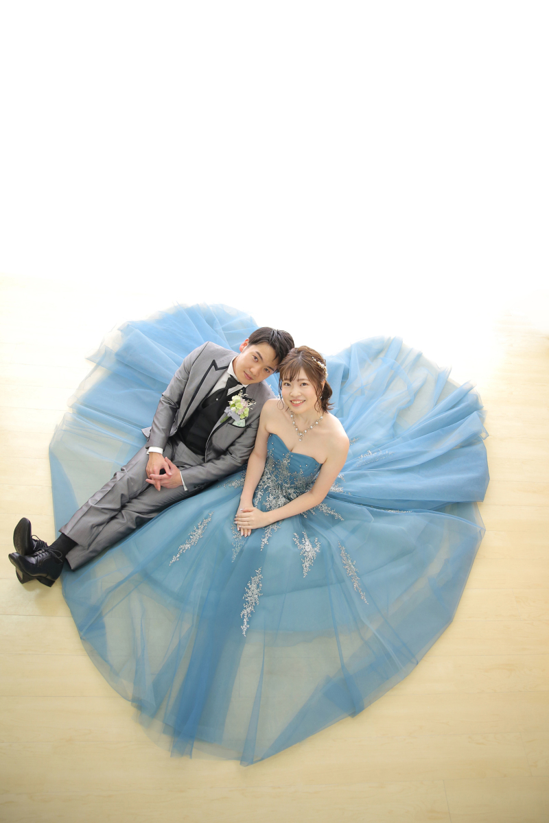 《全データ付きプラン》洋装1着スタジオ・ロケ―ション撮影プラン【六切写真台紙付】