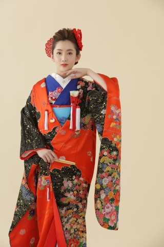 N185赤地四季花車