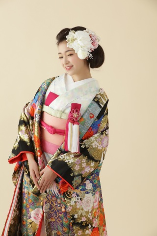 N182黒地薔薇舞孔雀