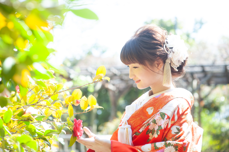 緑に映える鮮やかな和装で♡