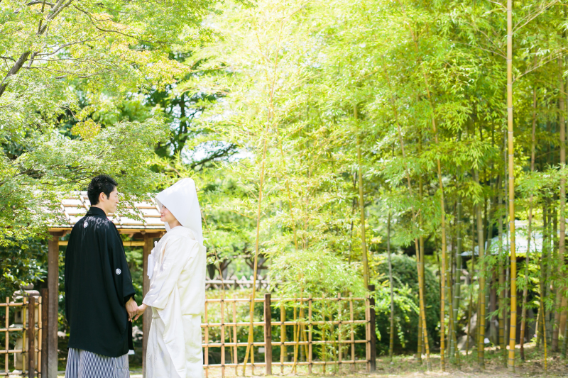 緑に映える白無垢撮影