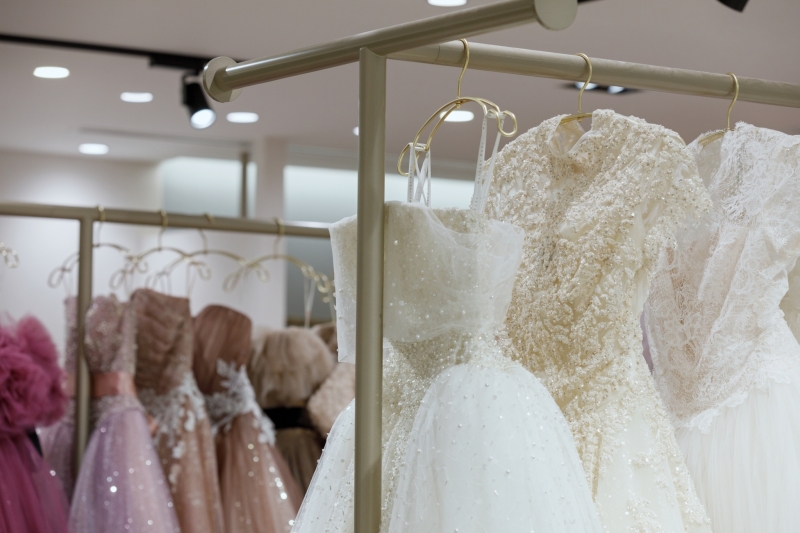 国内外、豊富なデザインからドレスが選べる