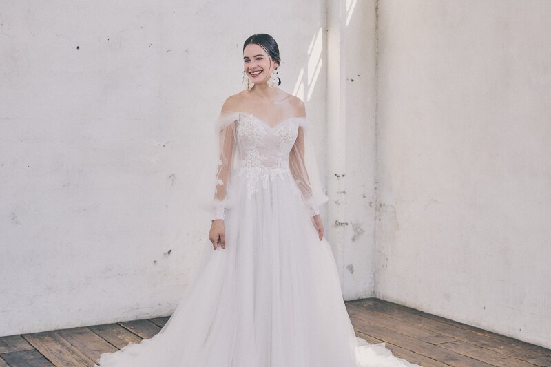 様々なテイストのドレスが揃います